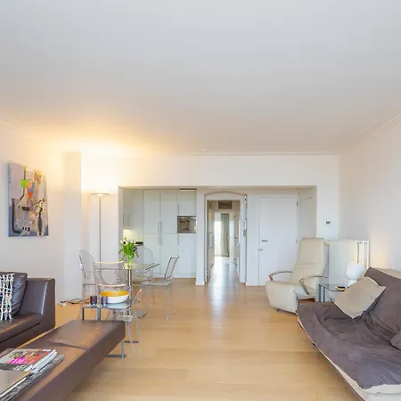 Apartment Eden Roc 07-01 *